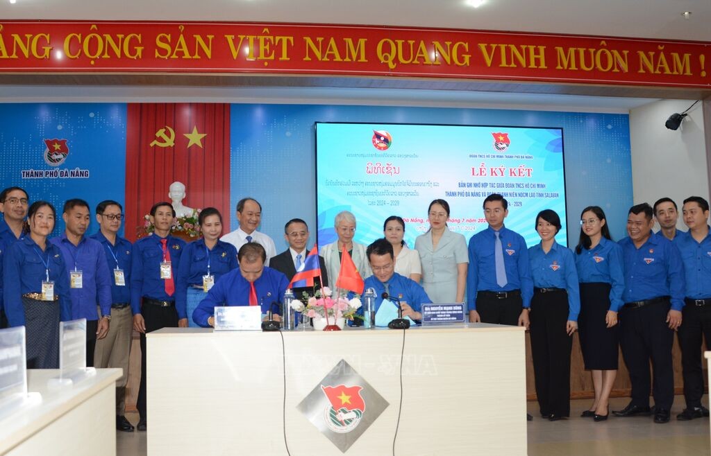 Lễ ký Bản ghi nhớ hợp tác giữa Thành đoàn Đà Nẵng và Tỉnh đoàn Salavan. Lễ ký Bản ghi nhớ hợp tác giữa Thành đoàn Đà Nẵng và Tỉnh đoàn Salavan.