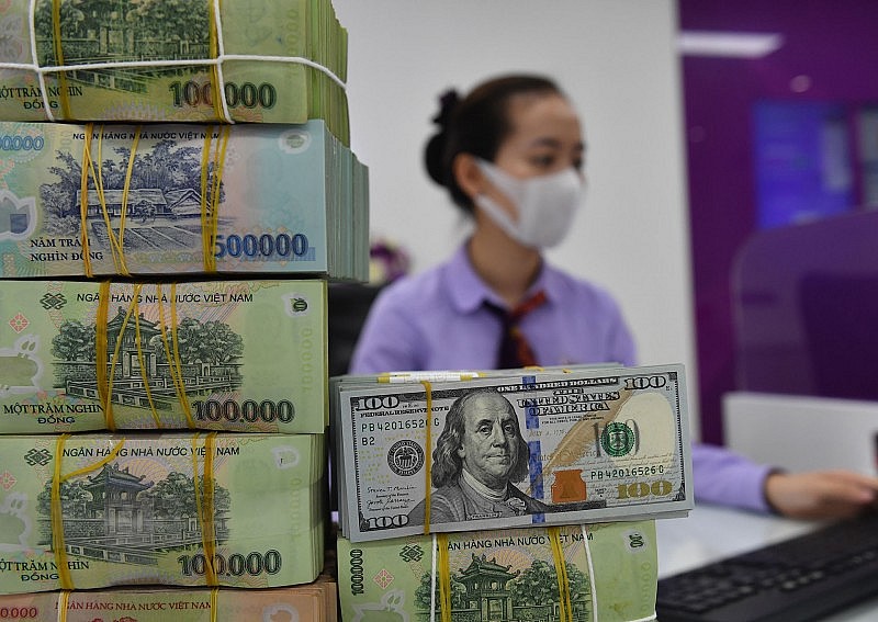 Tỷ giá trung tâm giảm, giá USD ngân hàng tăng kịch trần Tỷ giá trung tâm giảm, giá USD ngân hàng tăng kịch trần