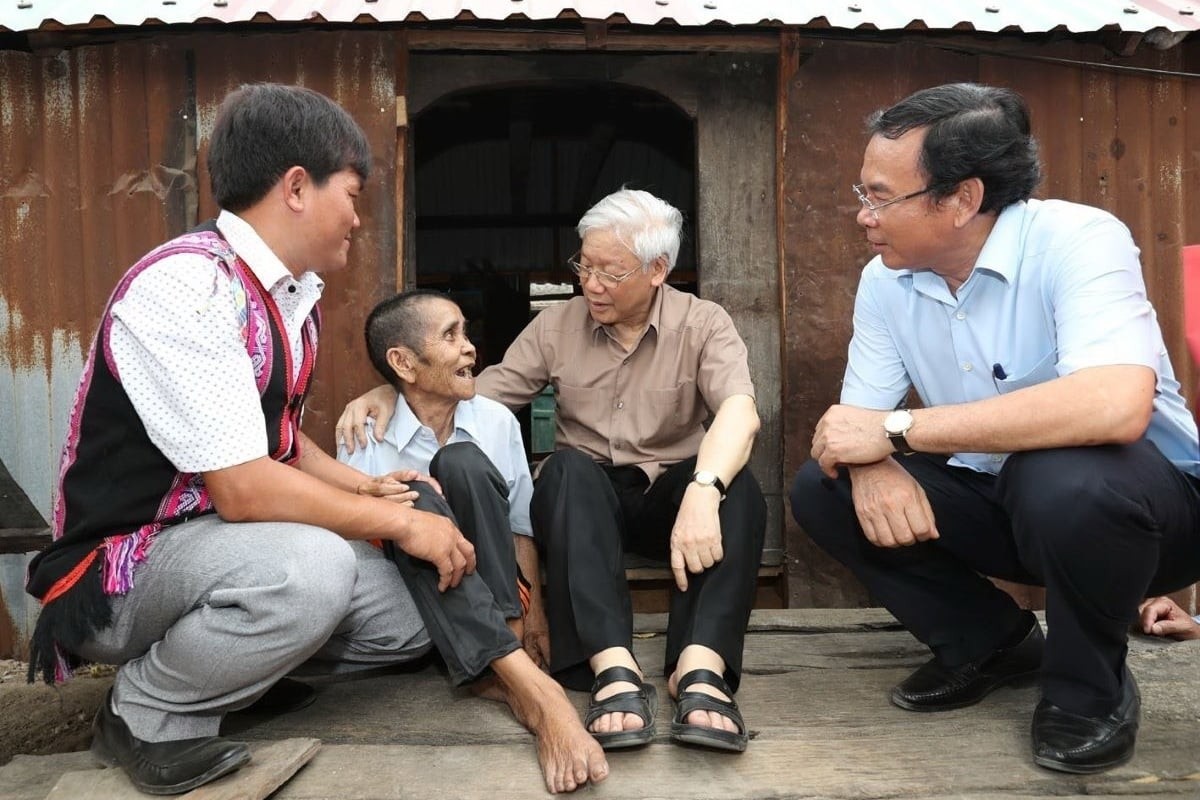 Những hình ảnh bình dị, nghĩa tình của Tổng Bí thư Nguyễn Phú Trọng Những hình ảnh bình dị, nghĩa tình của Tổng Bí thư Nguyễn Phú Trọng