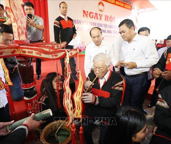 Những hình ảnh bình dị, nghĩa tình của Tổng Bí thư Nguyễn Phú Trọng Những hình ảnh bình dị, nghĩa tình của Tổng Bí thư Nguyễn Phú Trọng