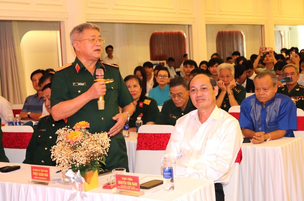 Cùng sinh viên Campuchia, Lào hiểu thêm về lịch sử chiến tranh cách mạng Việt Nam Cùng sinh viên Campuchia, Lào hiểu thêm về lịch sử chiến tranh cách mạng Việt Nam