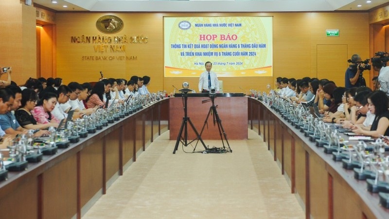VND mất giá 4,4%, tỷ lệ nợ xấu có xu hướng tăng
