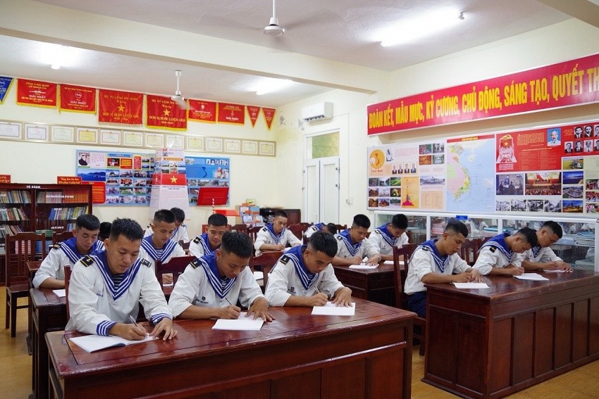 Non-commissioned officers and soldiers participating in the mission learning class. (Photo: Phuoc Hoan) Non-commissioned officers and soldiers participating in the mission learning class. (Photo: Phuoc Hoan)