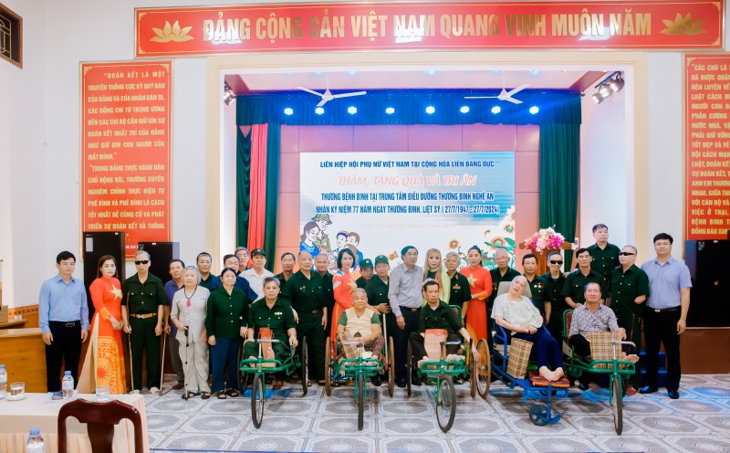 Liên hiệp hội phụ nữ Việt Nam tại CHLB Đức tặng quà tri ân thương, bệnh binh tại Nghệ An Liên hiệp hội phụ nữ Việt Nam tại CHLB Đức tặng quà tri ân thương, bệnh binh tại Nghệ An