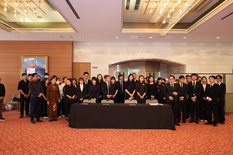 Các hội, đoàn và cá nhân tại Nhật Bản thắp hương, ghi sổ tang vĩnh biệt Tổng Bí thư Nguyễn Phú Trọng Các hội, đoàn và cá nhân tại Nhật Bản thắp hương, ghi sổ tang vĩnh biệt Tổng Bí thư Nguyễn Phú Trọng