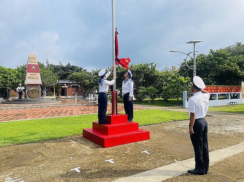 Flag at Half-mast for State Funeral of General Secretary Nguyen Phu Trong in Truong Sa Flag at Half-mast for State Funeral of General Secretary Nguyen Phu Trong in Truong Sa