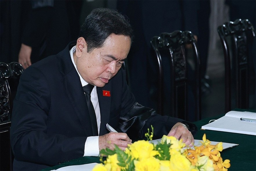 Party & State Leaders Pay Tribute to General Secretary Nguyen Phu Trong Party & State Leaders Pay Tribute to General Secretary Nguyen Phu Trong