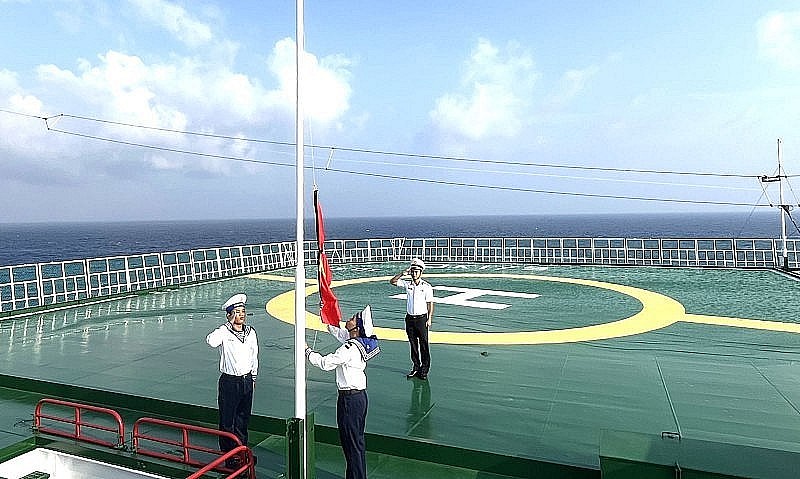 Flag at Half-mast for State Funeral of General Secretary Nguyen Phu Trong in Truong Sa Flag at Half-mast for State Funeral of General Secretary Nguyen Phu Trong in Truong Sa