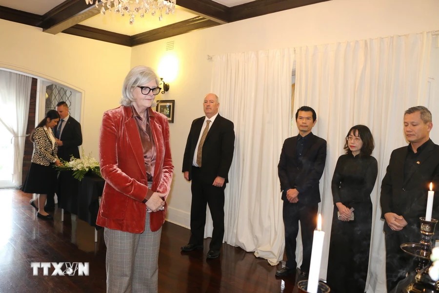 Toàn quyền Australia Sam Mostyn viếng Tổng Bí thư Nguyễn Phú Trọng. (Ảnh: TTXVN) Toàn quyền Australia Sam Mostyn viếng Tổng Bí thư Nguyễn Phú Trọng. (Ảnh: TTXVN)