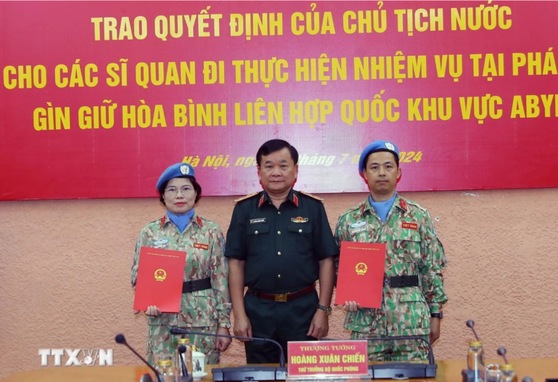 Thêm hai sĩ quan nhận quyết định làm nhiệm vụ gìn giữ hòa bình Liên hợp quốc tại phái bộ UNISFA, khu vực Abyei Thêm hai sĩ quan nhận quyết định làm nhiệm vụ gìn giữ hòa bình Liên hợp quốc tại phái bộ UNISFA, khu vực Abyei