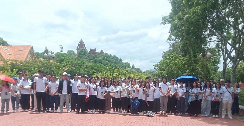 120 Young Overseas Vietnamese Learn About Cham Culture 120 Young Overseas Vietnamese Learn About Cham Culture