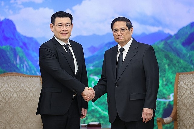 Prime Minister Pham Minh Chinh (right) hosts a reception for Thai Prime Minister's Special Envoy Jakkapong Sangmanee at the Government Office in Hanoi, July 26, 2024. Photo: VGP Prime Minister Pham Minh Chinh (right) hosts a reception for Thai Prime Minister's Special Envoy Jakkapong Sangmanee at the Government Office in Hanoi, July 26, 2024. Photo: VGP