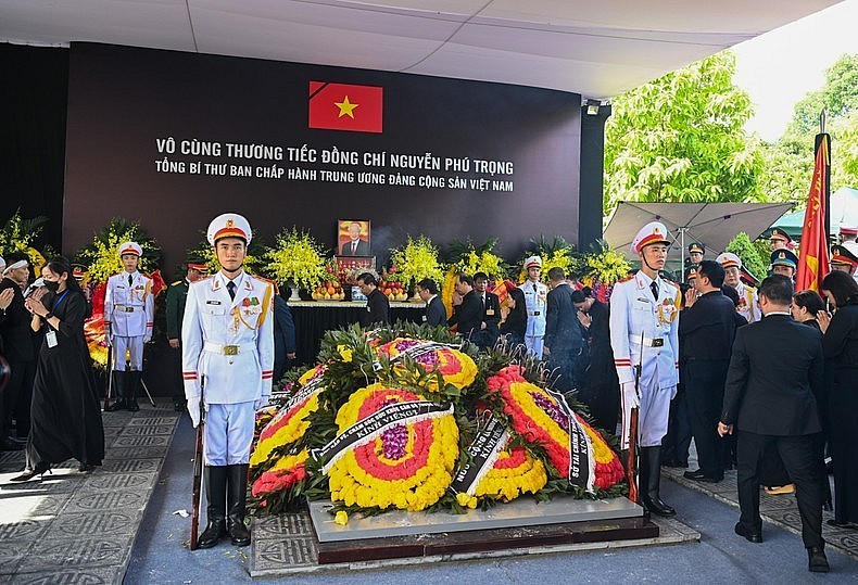 Party General Secretary laid to rest at Hanoi's Mai Dich Cemetery Party General Secretary laid to rest at Hanoi's Mai Dich Cemetery
