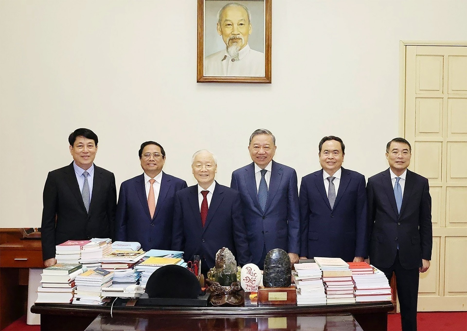 Tổng Bí thư Nguyễn Phú Trọng làm việc cùng các đồng chí lãnh đạo chủ chốt, ngày 18/5/2024 Tổng Bí thư Nguyễn Phú Trọng làm việc cùng các đồng chí lãnh đạo chủ chốt, ngày 18/5/2024