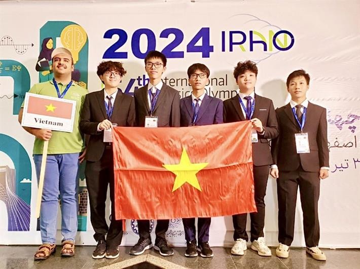 Đội tuyển Việt Nam dự thi Olympic Vật lý quốc tế năm 2024 Đội tuyển Việt Nam dự thi Olympic Vật lý quốc tế năm 2024