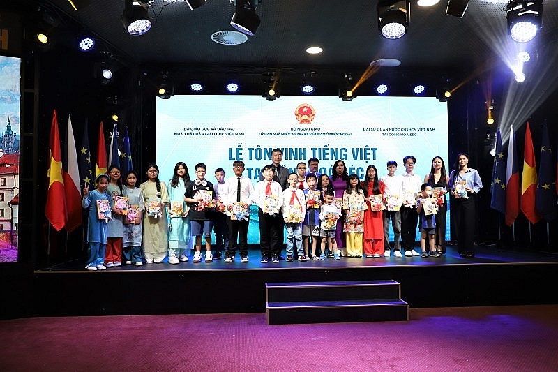 Vietnamese Language Honored in Czech Republic Vietnamese Language Honored in Czech Republic