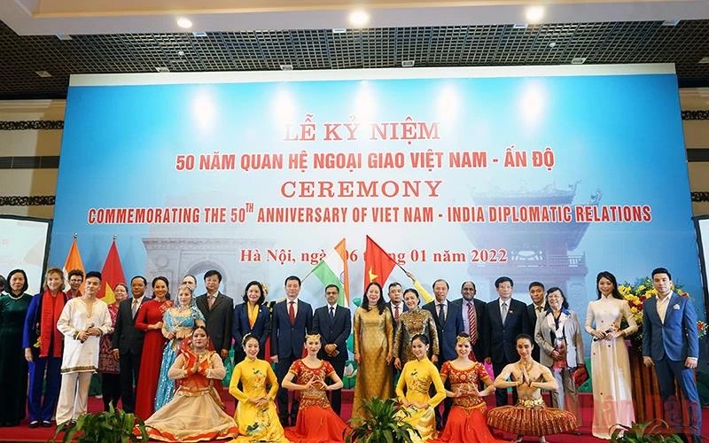 Liên hiệp các Tổ chức hữu nghị Việt Nam, Hội Hữu nghị Việt Nam-Ấn Độ phối hợp với Đại sứ quán Ấn Độ tại Việt Nam tổ chức lễ kỷ niệm 50 năm ngày hai nước thiết lập quan hệ ngoại giao (7/1/1972-7/1/2022). Liên hiệp các Tổ chức hữu nghị Việt Nam, Hội Hữu nghị Việt Nam-Ấn Độ phối hợp với Đại sứ quán Ấn Độ tại Việt Nam tổ chức lễ kỷ niệm 50 năm ngày hai nước thiết lập quan hệ ngoại giao (7/1/1972-7/1/2022).