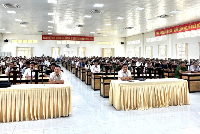 Các đại biểu huyện An Phú dự hội nghị. Các đại biểu huyện An Phú dự hội nghị.