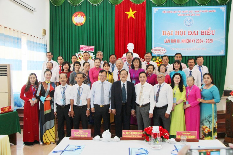 Phát huy nguồn lực kiều bào trong xây dựng và phát triển thành phố Cần Thơ Phát huy nguồn lực kiều bào trong xây dựng và phát triển thành phố Cần Thơ