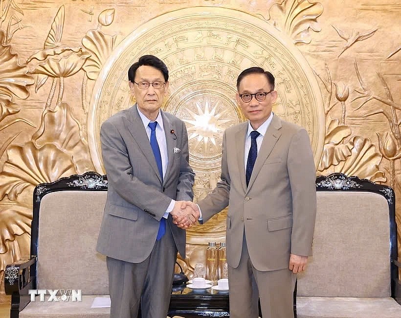Le Hoai Trung, head of the Party Central Committee’s Commission for External Relations (R) and Kisaburo Tokai, head of the Policy Research Council of the ruling Liberal Democratic Party of Japan, during their meeting in Hanoi on August 2. (Photo: VNA) Le Hoai Trung, head of the Party Central Committee’s Commission for External Relations (R) and Kisaburo Tokai, head of the Policy Research Council of the ruling Liberal Democratic Party of Japan, during their meeting in Hanoi on August 2. (Photo: VNA)