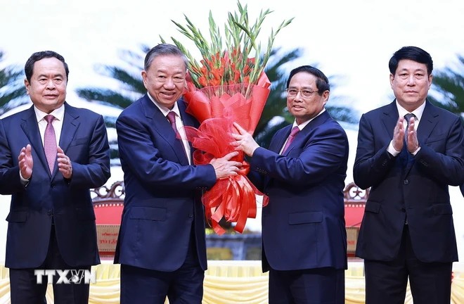 "Xây dựng Đảng vững mạnh, nước Việt Nam giàu mạnh, dân chủ, công bằng, văn minh" "Xây dựng Đảng vững mạnh, nước Việt Nam giàu mạnh, dân chủ, công bằng, văn minh"
