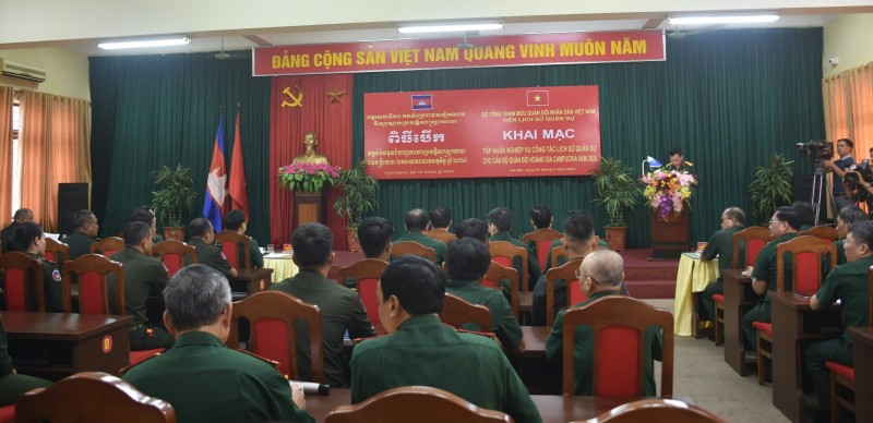Tập huấn nghiệp vụ công tác lịch sử quân sự cho cán bộ Quân đội Hoàng gia Campuchia Tập huấn nghiệp vụ công tác lịch sử quân sự cho cán bộ Quân đội Hoàng gia Campuchia