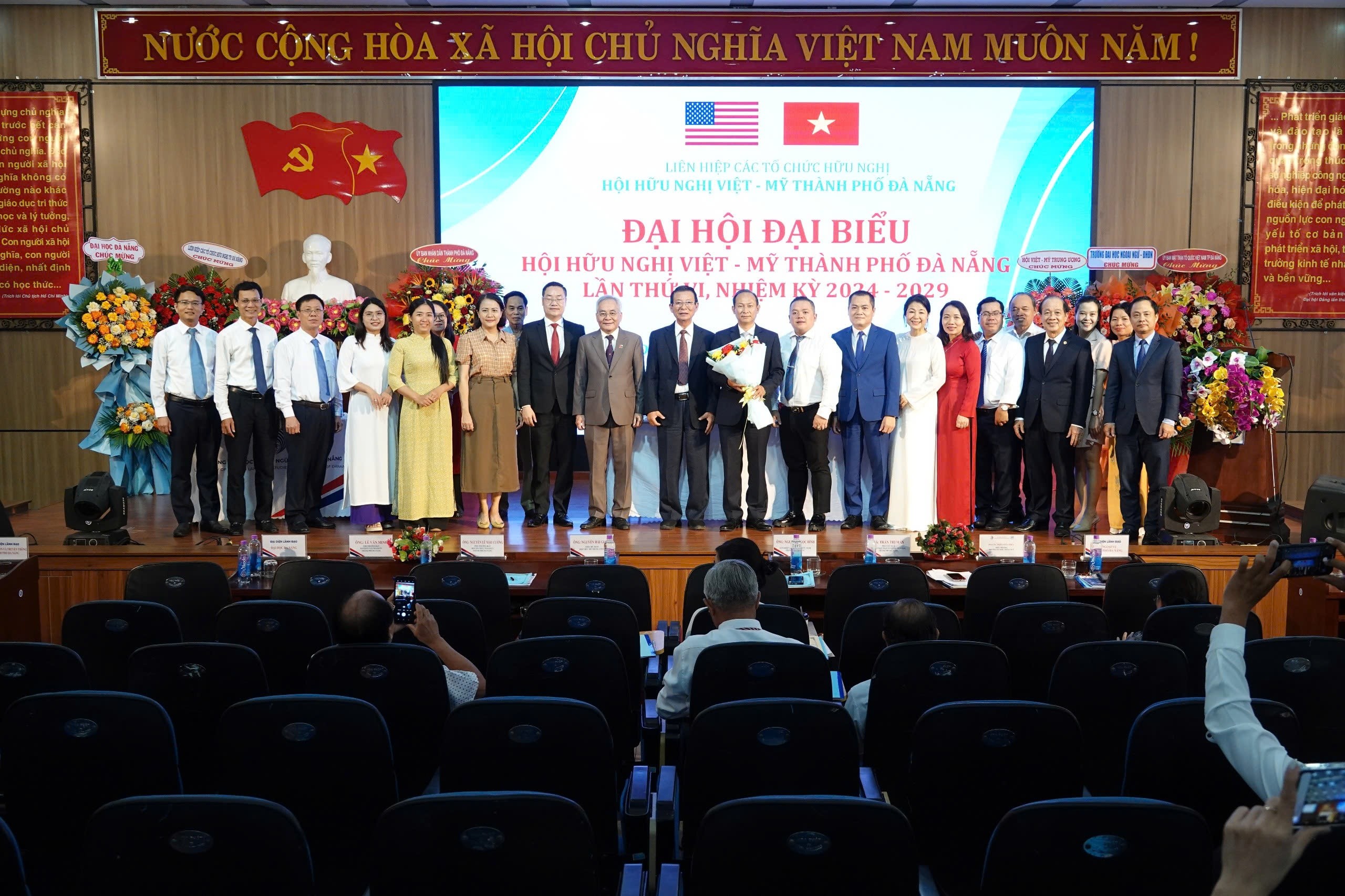 Ban Chấp hành Hội khoá VI ra mắt Đại hội Ban Chấp hành Hội khoá VI ra mắt Đại hội