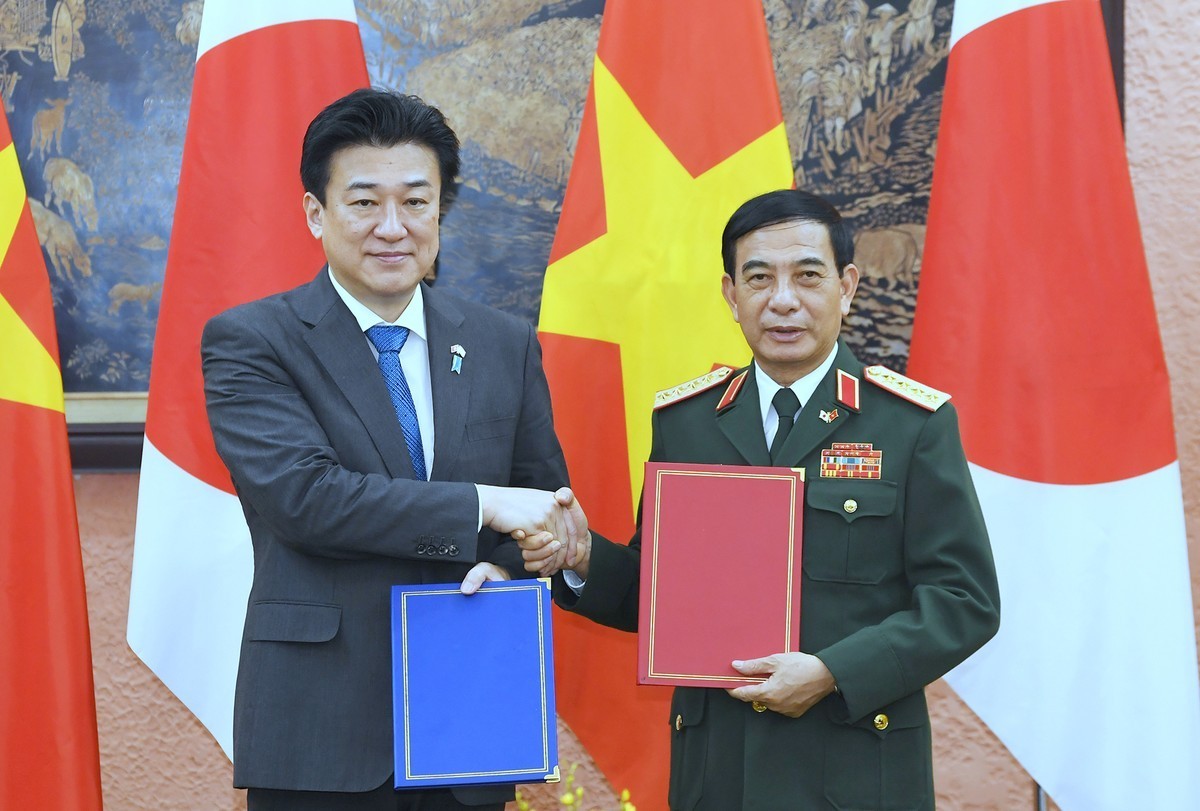 the two Ministers exchanged Letters of Agreement and Implementation Records for Japan's transfer of two multifunctional transport vehicles for rescue and disaster relief to Vietnam. the two Ministers exchanged Letters of Agreement and Implementation Records for Japan's transfer of two multifunctional transport vehicles for rescue and disaster relief to Vietnam.