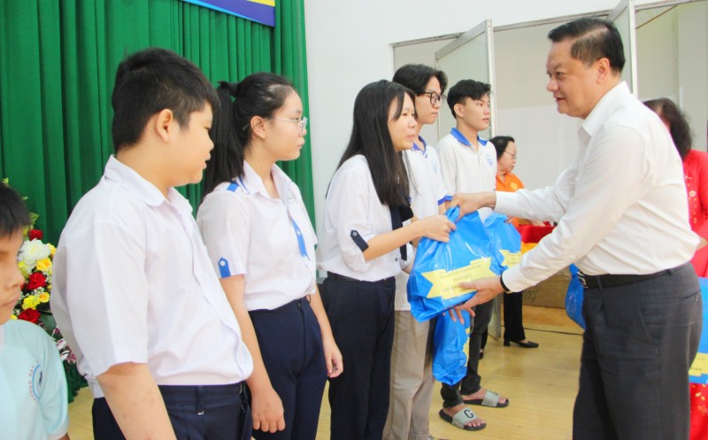Cần Thơ tiếp tục triển khai chương trình chăm sóc giúp đỡ nạn nhân chất độc da cam Cần Thơ tiếp tục triển khai chương trình chăm sóc giúp đỡ nạn nhân chất độc da cam