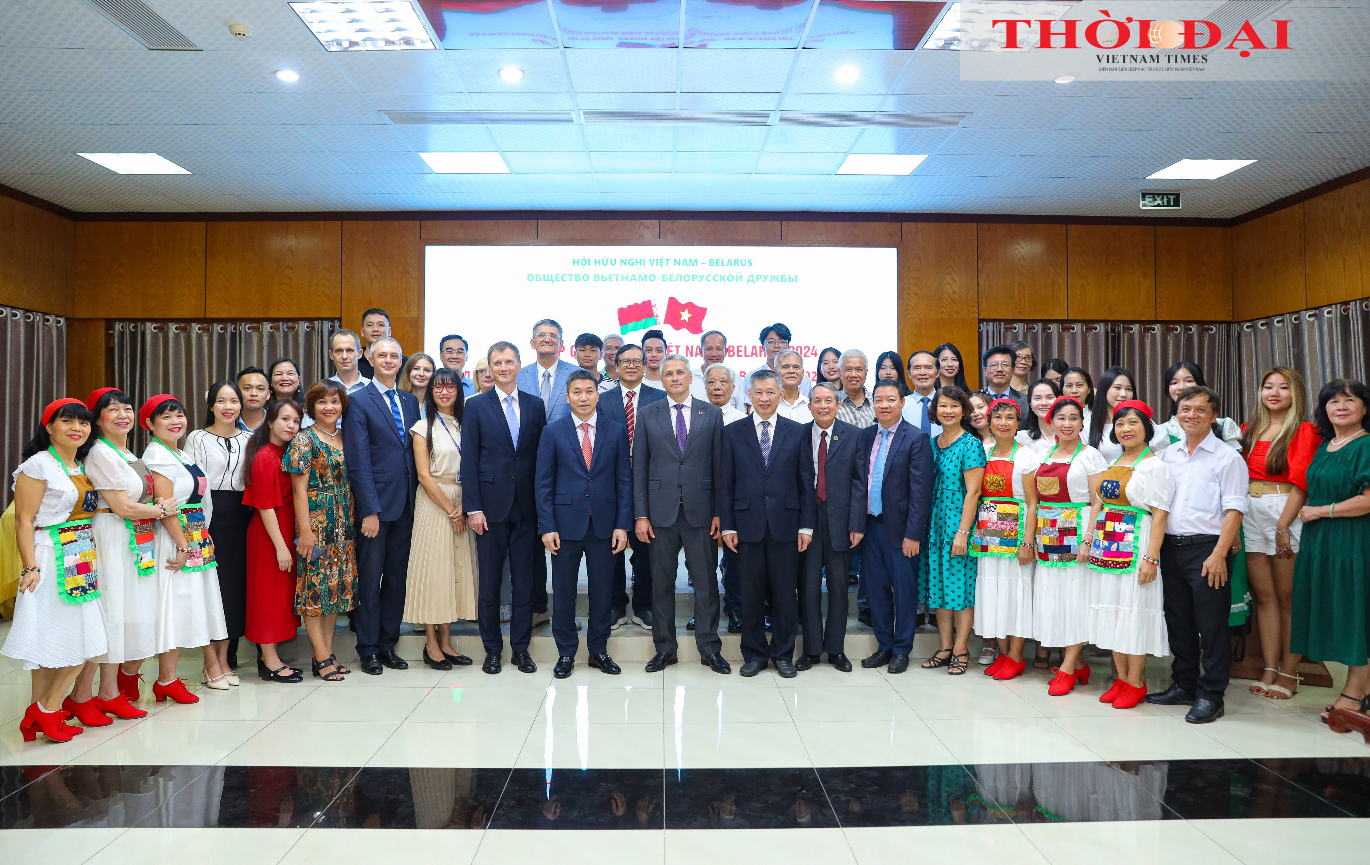 Các đại biểu chụp ảnh lưu niệm. (Ảnh: Đinh Hòa) Các đại biểu chụp ảnh lưu niệm. (Ảnh: Đinh Hòa)