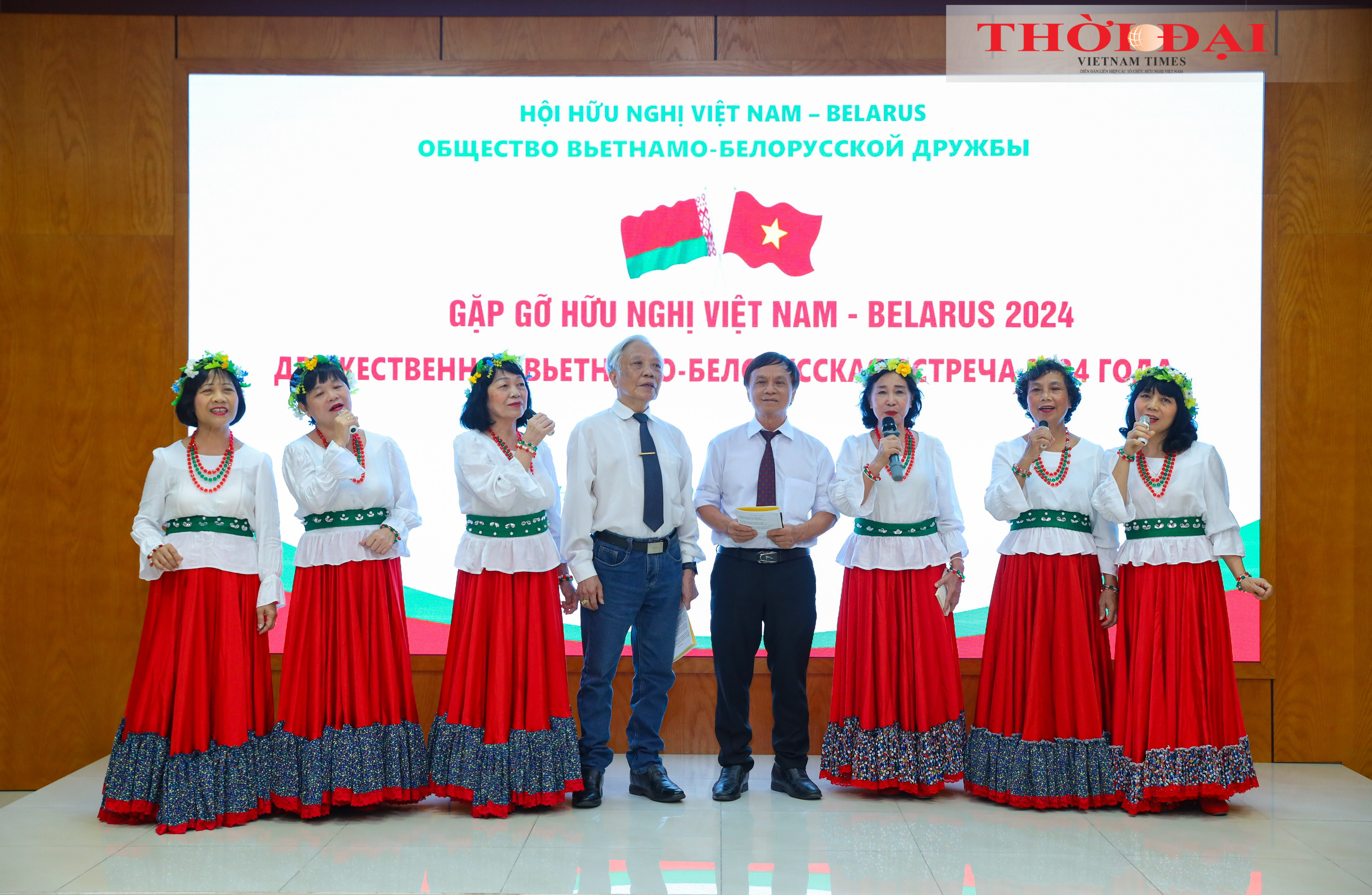 Một tiết mục văn nghệ do các hội viên Hội hữu nghị Việt Nam - Belarus biểu diễn. (Ảnh: Đinh Hòa) Một tiết mục văn nghệ do các hội viên Hội hữu nghị Việt Nam - Belarus biểu diễn. (Ảnh: Đinh Hòa)