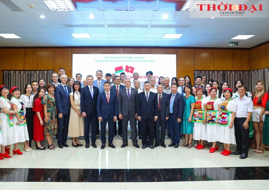 Delegates attend the friendship meeting. (Photo: Dinh Hoa) Delegates attend the friendship meeting. (Photo: Dinh Hoa)