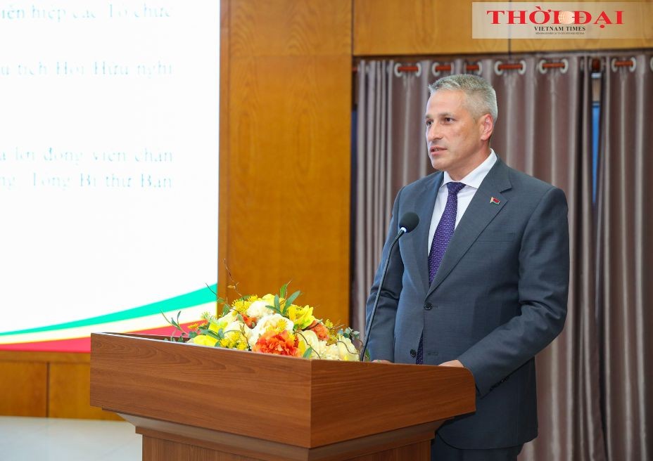 Ambassador Extraordinary and Plenipotentiary of the Republic of Belarus to Vietnam Uladzimir Baravikou at the meeting. (Photo: Dinh Hoa) Ambassador Extraordinary and Plenipotentiary of the Republic of Belarus to Vietnam Uladzimir Baravikou at the meeting. (Photo: Dinh Hoa)