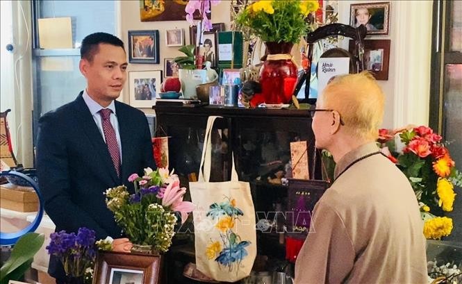 Tiễn đưa di hài người bạn Mỹ Merle Ratner về Việt Nam Tiễn đưa di hài người bạn Mỹ Merle Ratner về Việt Nam