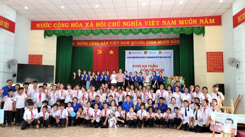 Đắk Lắk: Hơn 3000 học sinh được trang bị kiến thức về quyền trẻ em, bảo vệ bản thân và phòng tránh tai nạn Đắk Lắk: Hơn 3000 học sinh được trang bị kiến thức về quyền trẻ em, bảo vệ bản thân và phòng tránh tai nạn