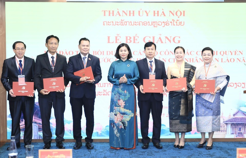 Cán bộ Vientiane (Lào) học tập kinh nghiệm trong công tác quản lý Nhà nước tại Việt Nam Cán bộ Vientiane (Lào) tham khảo kinh nghiệm quản lý Nhà nước của Việt Nam
