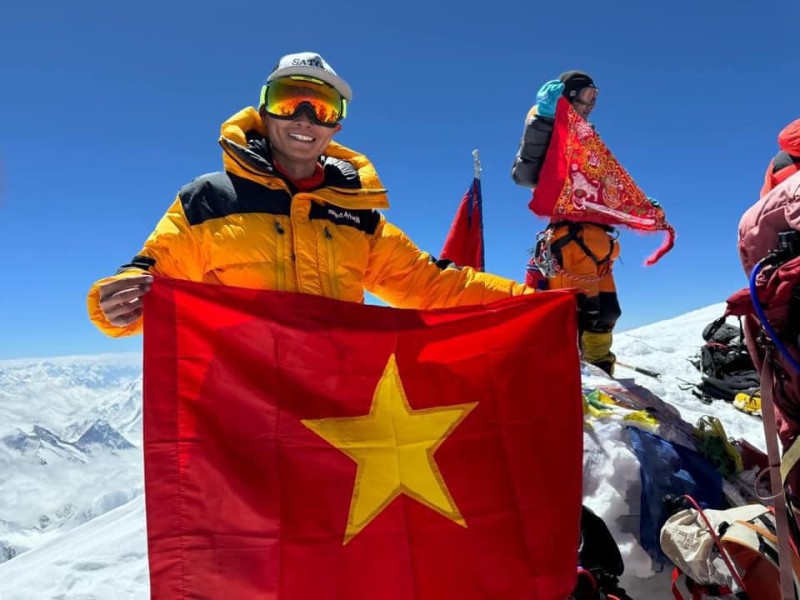 Người Việt đầu tiên chinh phục ngọn núi khó leo nhất thế giới tại Pakistan Người Việt đầu tiên chinh phục ngọn núi khó leo nhất thế giới tại Pakistan