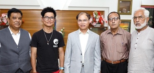 Người Việt đầu tiên chinh phục ngọn núi khó leo nhất thế giới tại Pakistan Người Việt đầu tiên chinh phục ngọn núi khó leo nhất thế giới tại Pakistan
