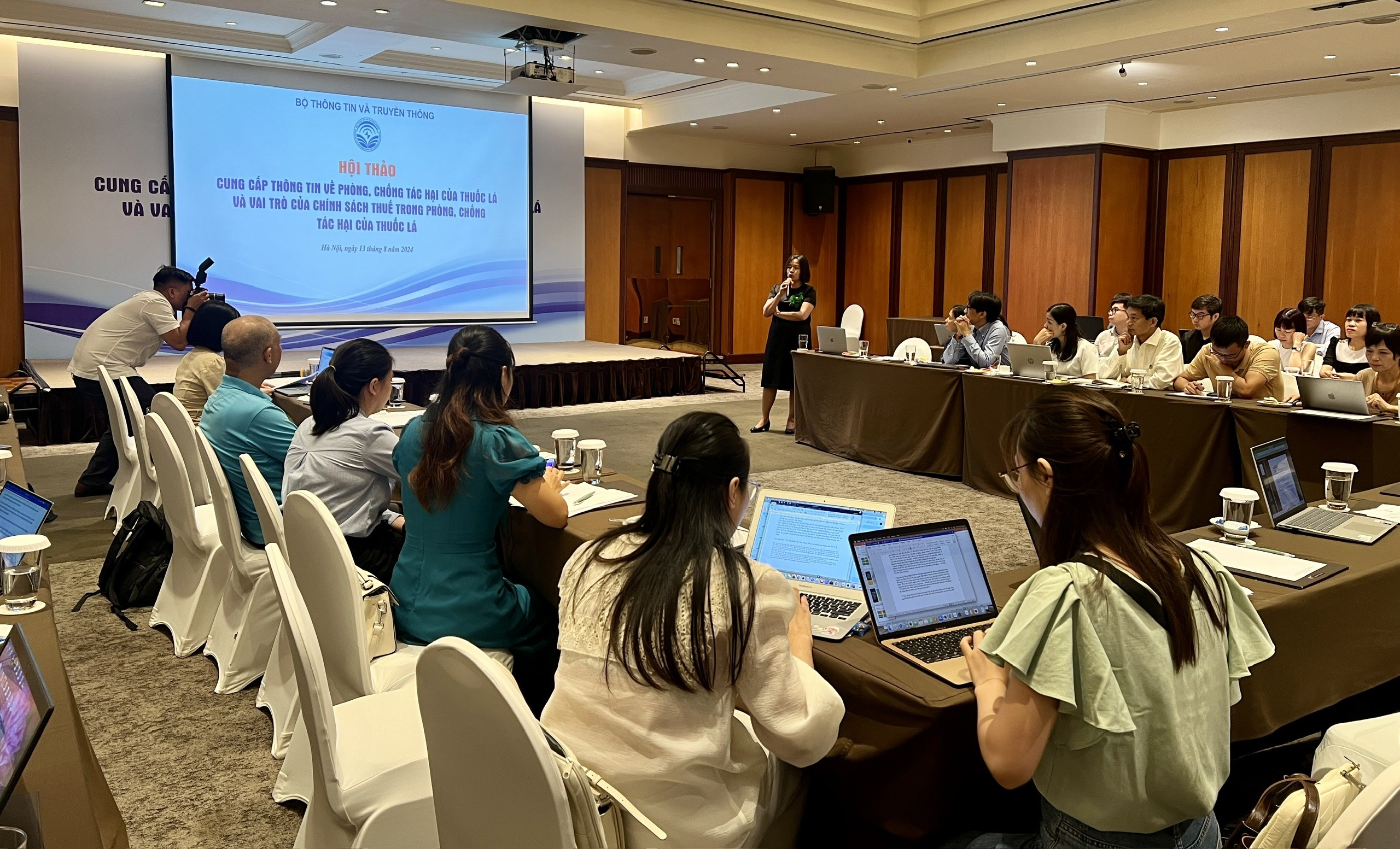 WHO và Tổ chức HealthBridge khuyến cáo Việt Nam giảm tiêu dùng thuốc lá thông qua việc tăng thuế WHO và Tổ chức HealthBridge khuyến cáo Việt Nam giảm tiêu dùng thuốc lá thông qua việc tăng thuế