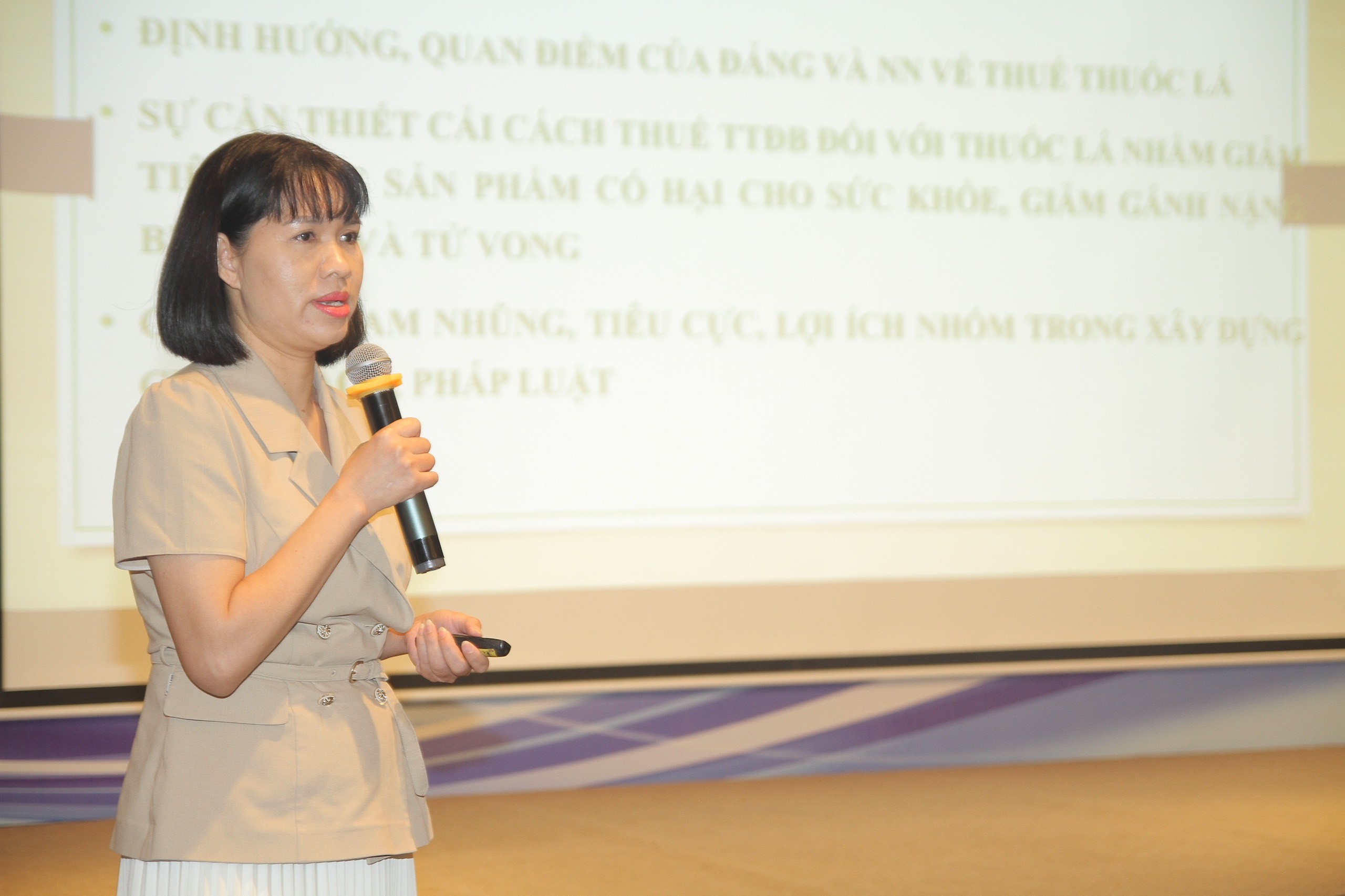 WHO và Tổ chức HealthBridge khuyến cáo Việt Nam giảm tiêu dùng thuốc lá thông qua việc tăng thuế WHO và Tổ chức HealthBridge khuyến cáo Việt Nam giảm tiêu dùng thuốc lá thông qua việc tăng thuế