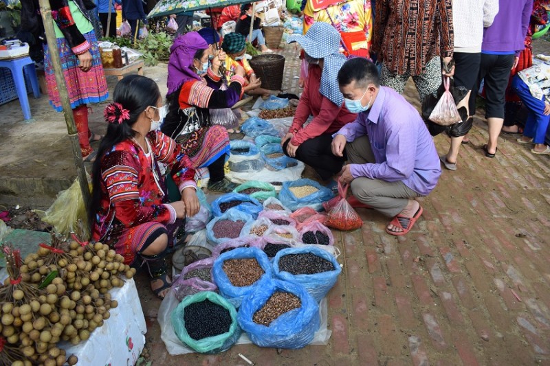 Chợ phiên Tủa Chùa, Điện Biên được công nhận là điểm du lịch Chợ phiên Tủa Chùa, Điện Biên được công nhận là điểm du lịch
