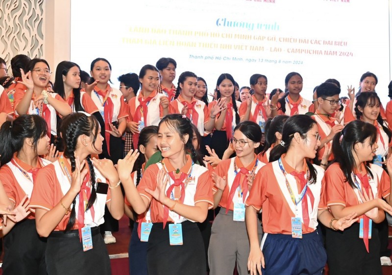 Thiếu nhi Việt Nam - Lào - Campuchia nối vòng tay bè bạn Thiếu nhi Việt Nam - Lào - Campuchia nối vòng tay bè bạn