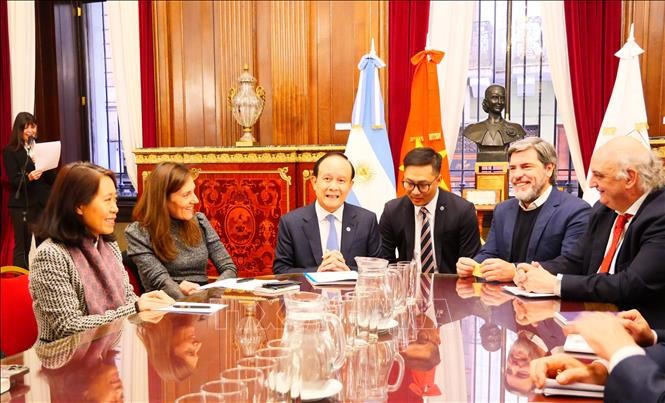 Tăng cường hợp tác giữa Hà Nội với các địa phương của Argentina Tăng cường hợp tác giữa Hà Nội với các địa phương của Argentina