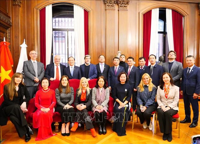 Tăng cường hợp tác giữa Hà Nội với các địa phương của Argentina Tăng cường hợp tác giữa Hà Nội với các địa phương của Argentina