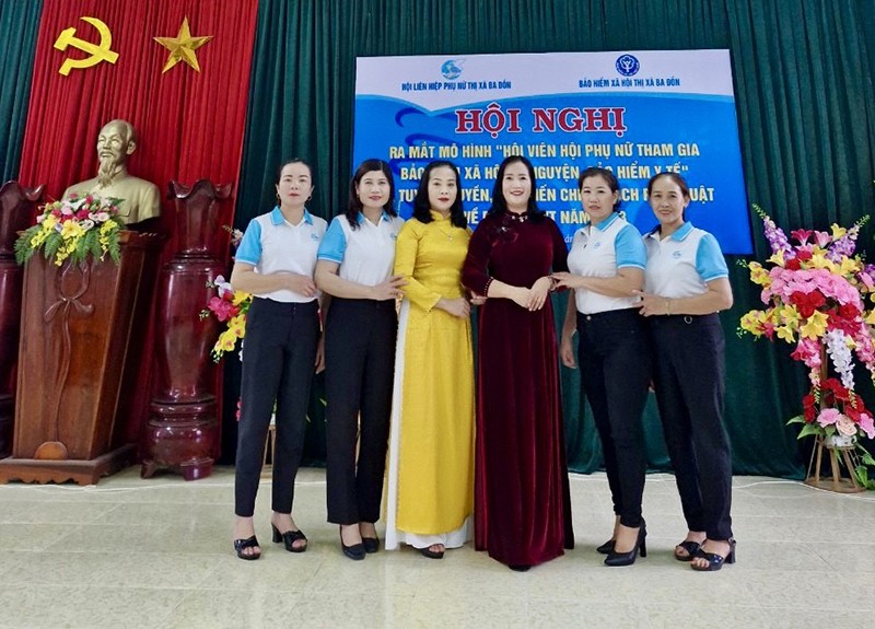 Mô hình “Hội viên, phụ nữ tham gia BHXH tự nguyện, BHYT” của Hội LHPN xã Quảng Tân được triển khai từ tháng 11/2023. Mô hình “Hội viên, phụ nữ tham gia BHXH tự nguyện, BHYT” của Hội LHPN xã Quảng Tân được triển khai từ tháng 11/2023.