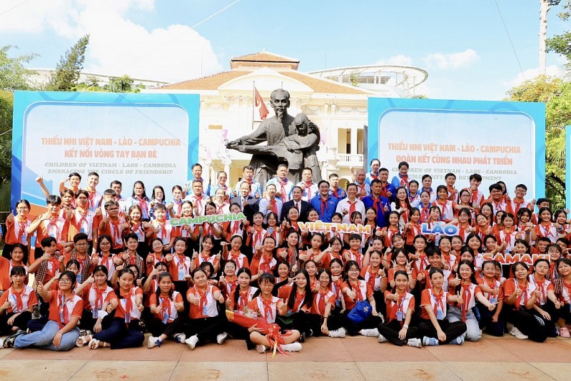 Tinh thần đoàn kết, hữu nghị giữa thiếu nhi 3 nước Việt Nam - Lào - Campuchia Tinh thần đoàn kết, hữu nghị giữa thiếu nhi 3 nước Việt Nam - Lào - Campuchia