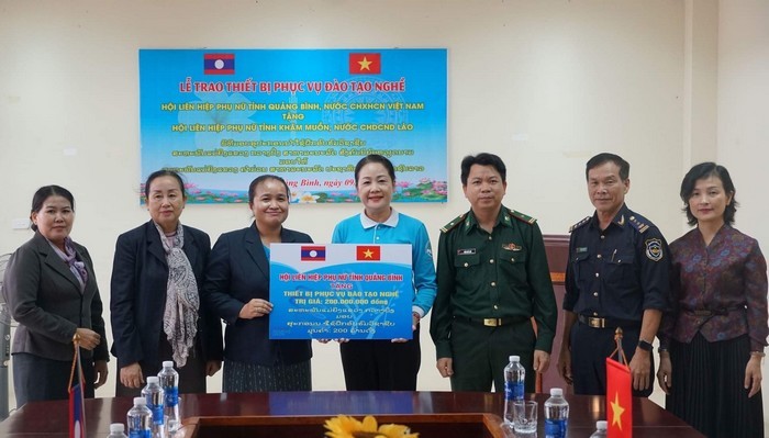 Hội Liên hiệp Phụ nữ tỉnh Quảng Bình vận động nguồn lực, hỗ trợ thiết bị đào tào nghề cho Hội Liên hiệp Phụ nữ tỉnh Khammouane Hội Liên hiệp Phụ nữ tỉnh Quảng Bình vận động nguồn lực, hỗ trợ thiết bị đào tào nghề cho Hội Liên hiệp Phụ nữ tỉnh Khammouane