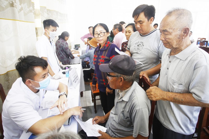 6. Quân y Vùng 4 thăm, khám sức khỏe nhân dân xã Thanh Hải 6. Quân y Vùng 4 thăm, khám sức khỏe nhân dân xã Thanh Hải
