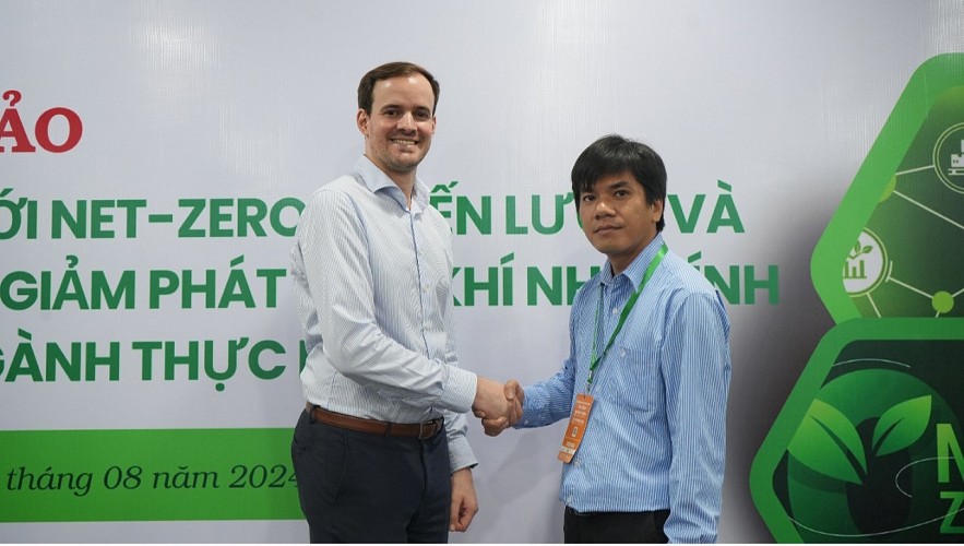Vincent Mauer from GEA and Mr. Le Vinh Chuong, Head of Research and Development at Tan Hiep Phat, were both in attendance at the seminar. Vincent Mauer from GEA and Mr. Le Vinh Chuong, Head of Research and Development at Tan Hiep Phat, were both in attendance at the seminar.