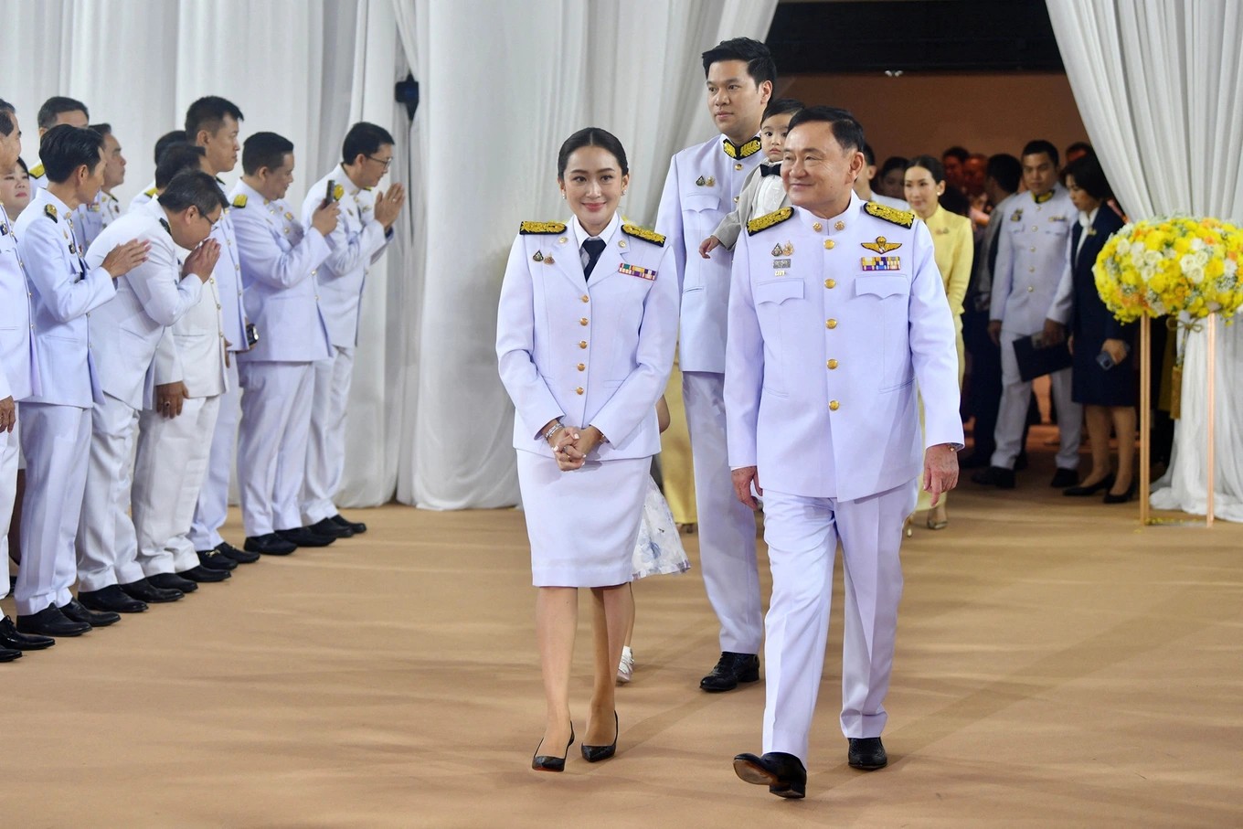 Tân thủ tướng Thái Lan và các thành viên gia đình (Ảnh: Reuters). Tân thủ tướng Thái Lan và các thành viên gia đình (Ảnh: Reuters).